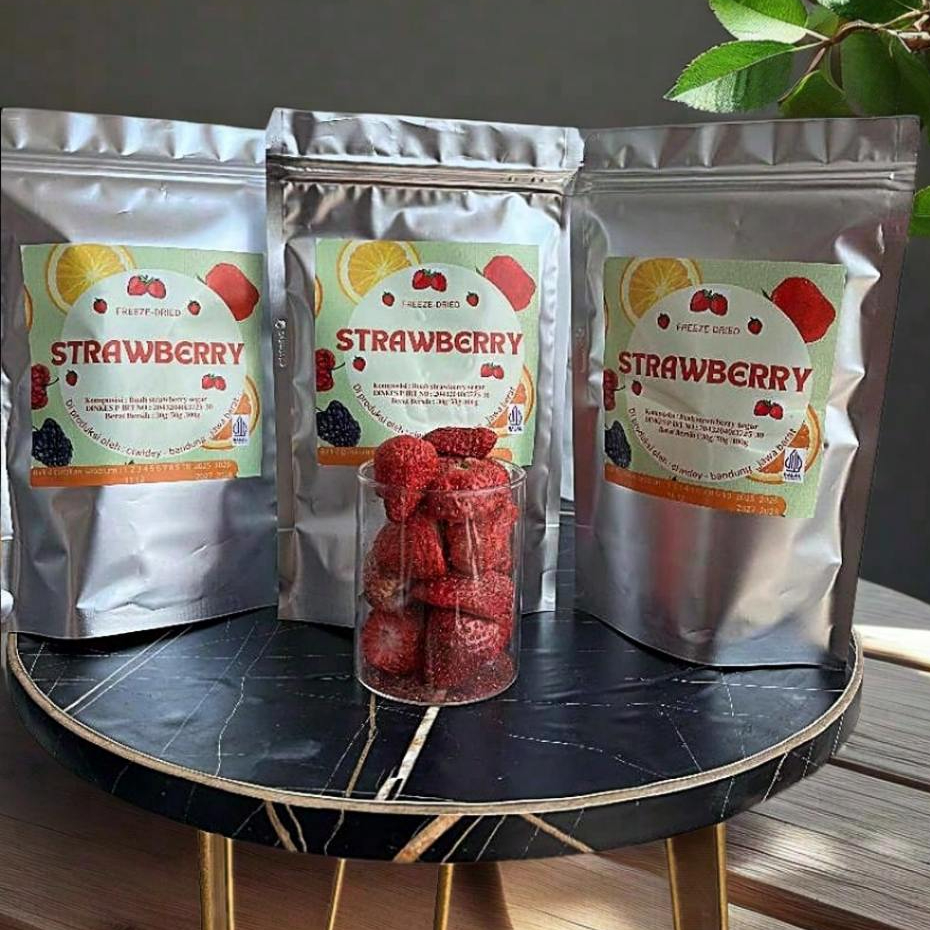 

200ML Snack Buah Strawberry Kering - Freeze Dried Strawberry - Cemilan Sehat Strawberry Kering - Cemilan Snack Diet Rendah Kalori - Dried Freeze