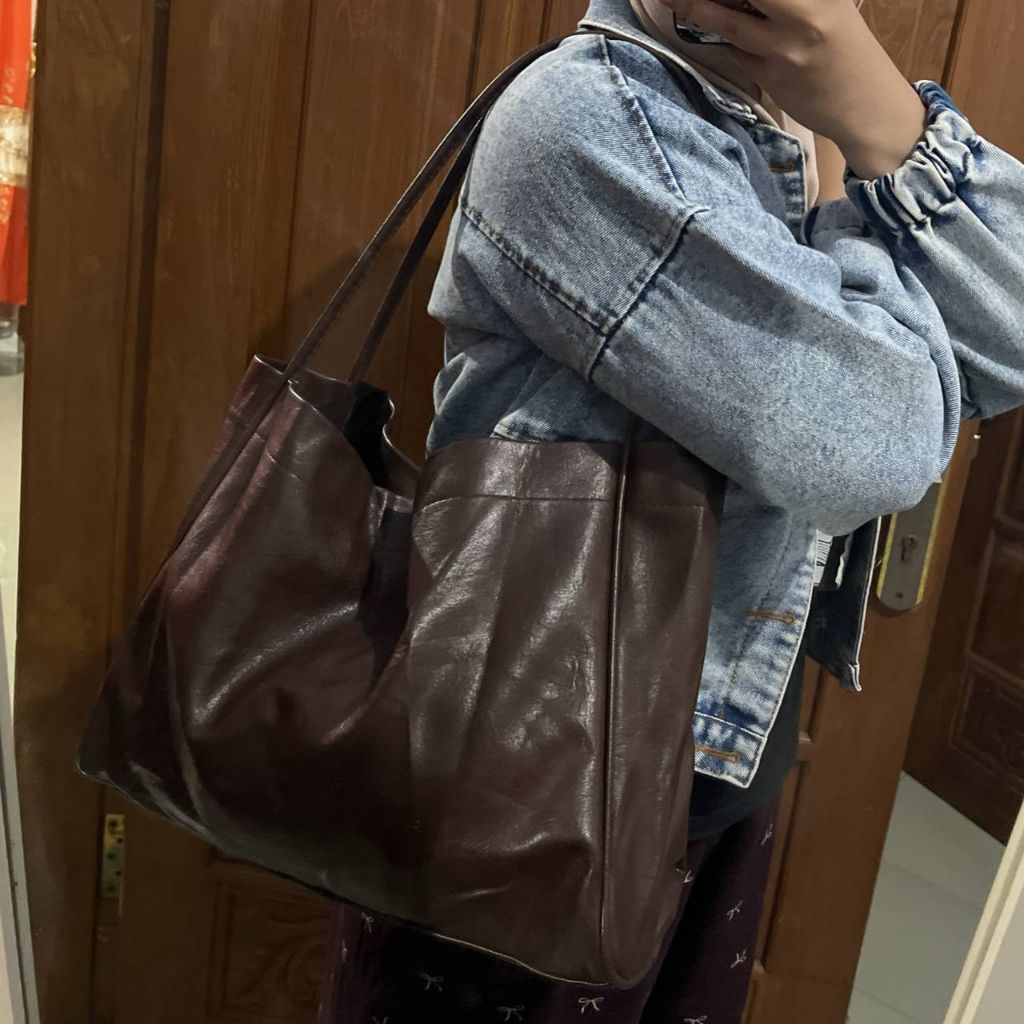 Totebag Kulit warna Chocolate | Tas Kuliah atau Kerja | Preloved Bekas Second
