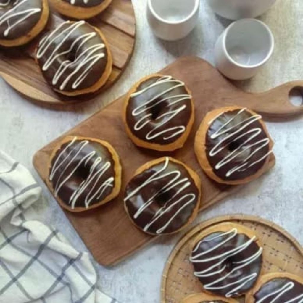 

GLAZE CHOCOLATEE DONUTS