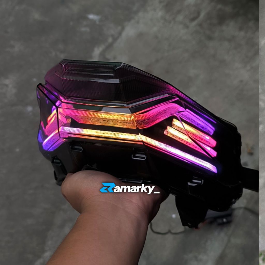 Stoplamp custom 3D Vario 160 grafir model 2 garis