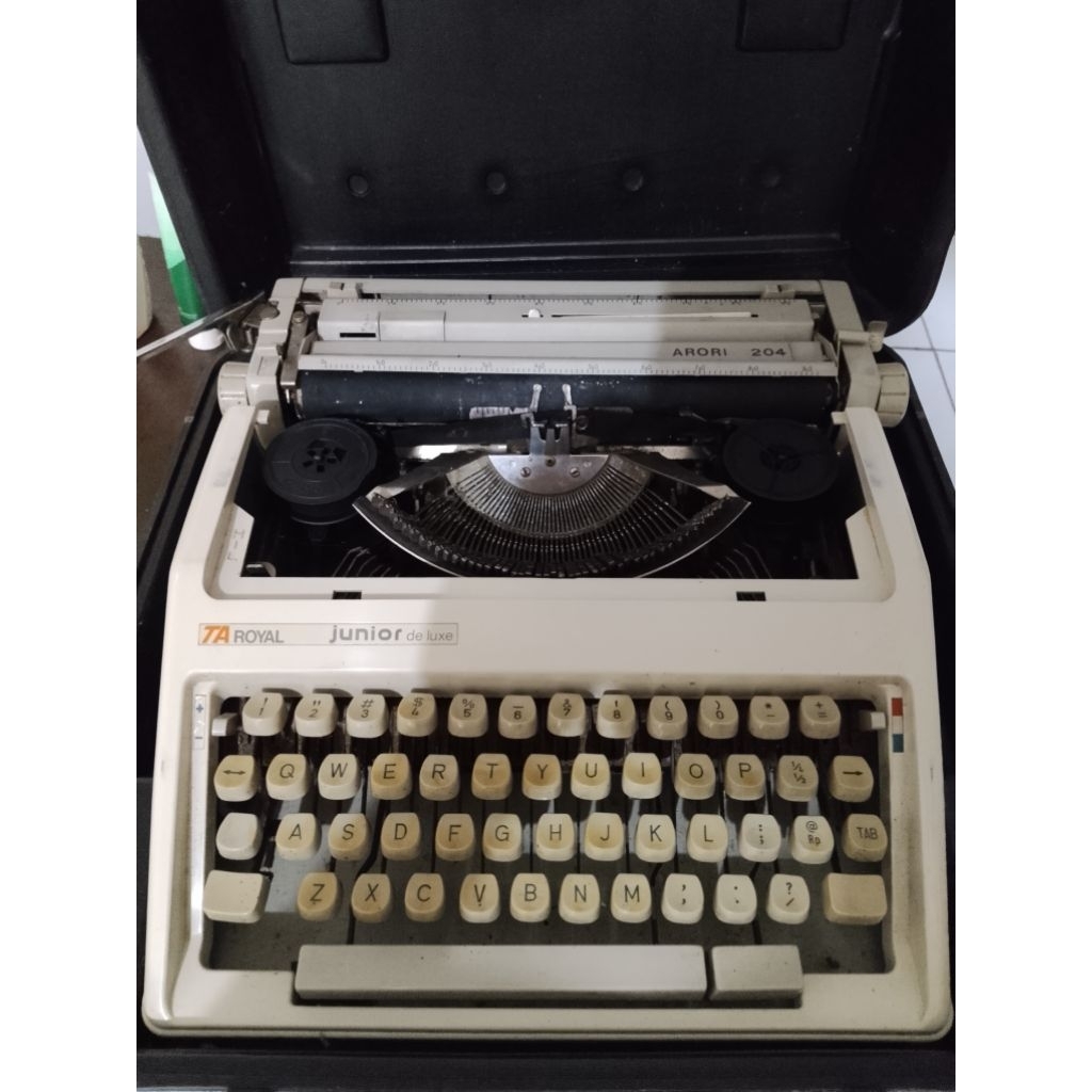 Mesin ketik tik jadul TA Royal junior barang antik