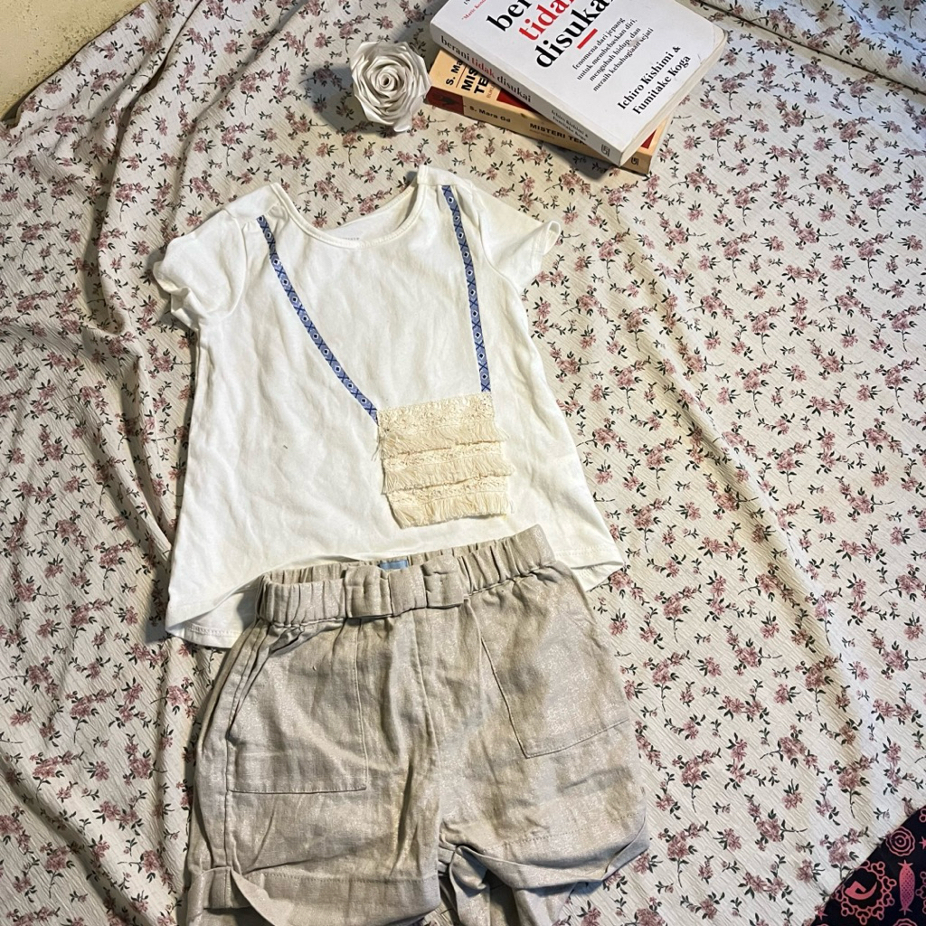 satu set baju anak perempuan(Rijek noda dikit2 dari pabrik nya)