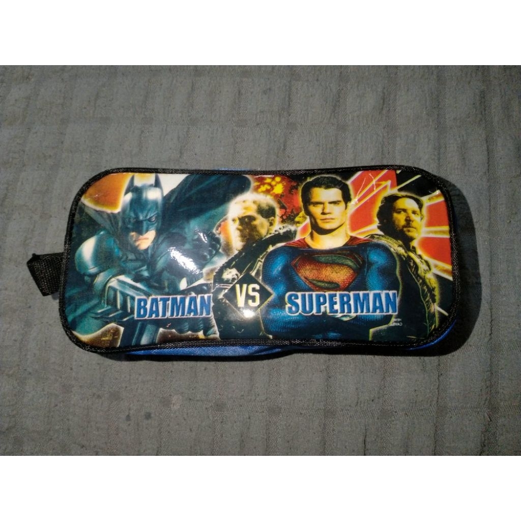 

(baca deskripsi) Preloved MASIH BARU Tempat Pensil Bahan Tempat Pensil Anak Cowo Laki Laki Batman Superman Kotak Pensil Gambar TK SD