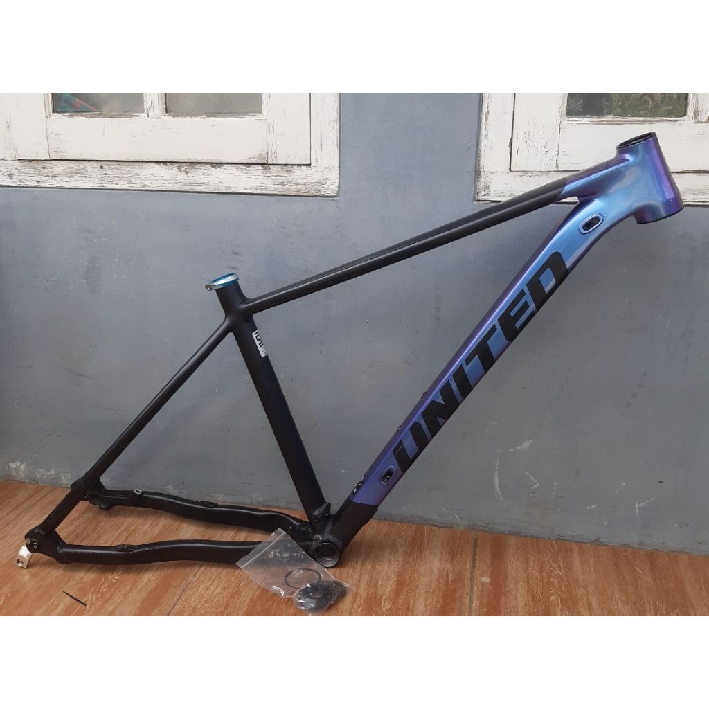Frame United Clovis 8.0 Size M 27.5