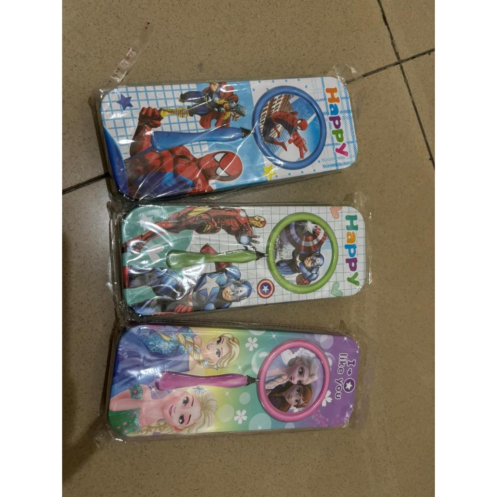 

Kotak Pensil Motif Kaca Pembesar (Per Satuan)