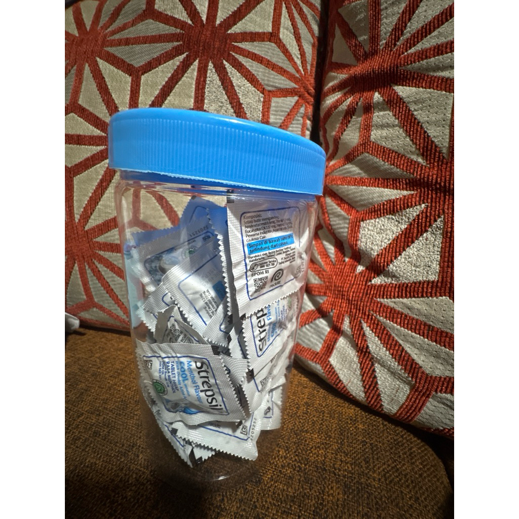 

Strepsil Menthol cool kemasan toples isi 48 pcs