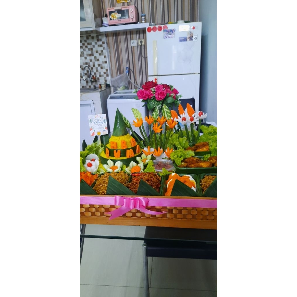 

Nasi tumpeng kuning ..putih..liwet