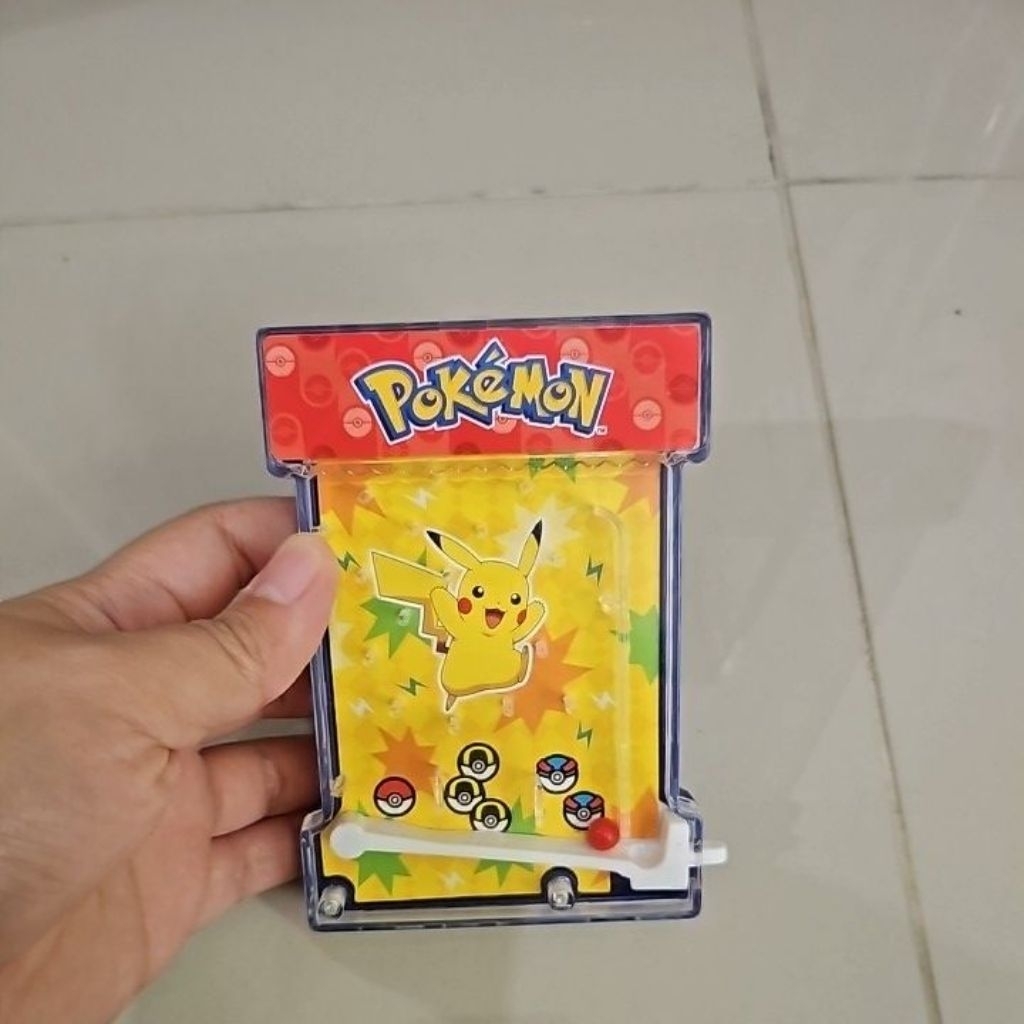 mainan mcd pokemon pikachu