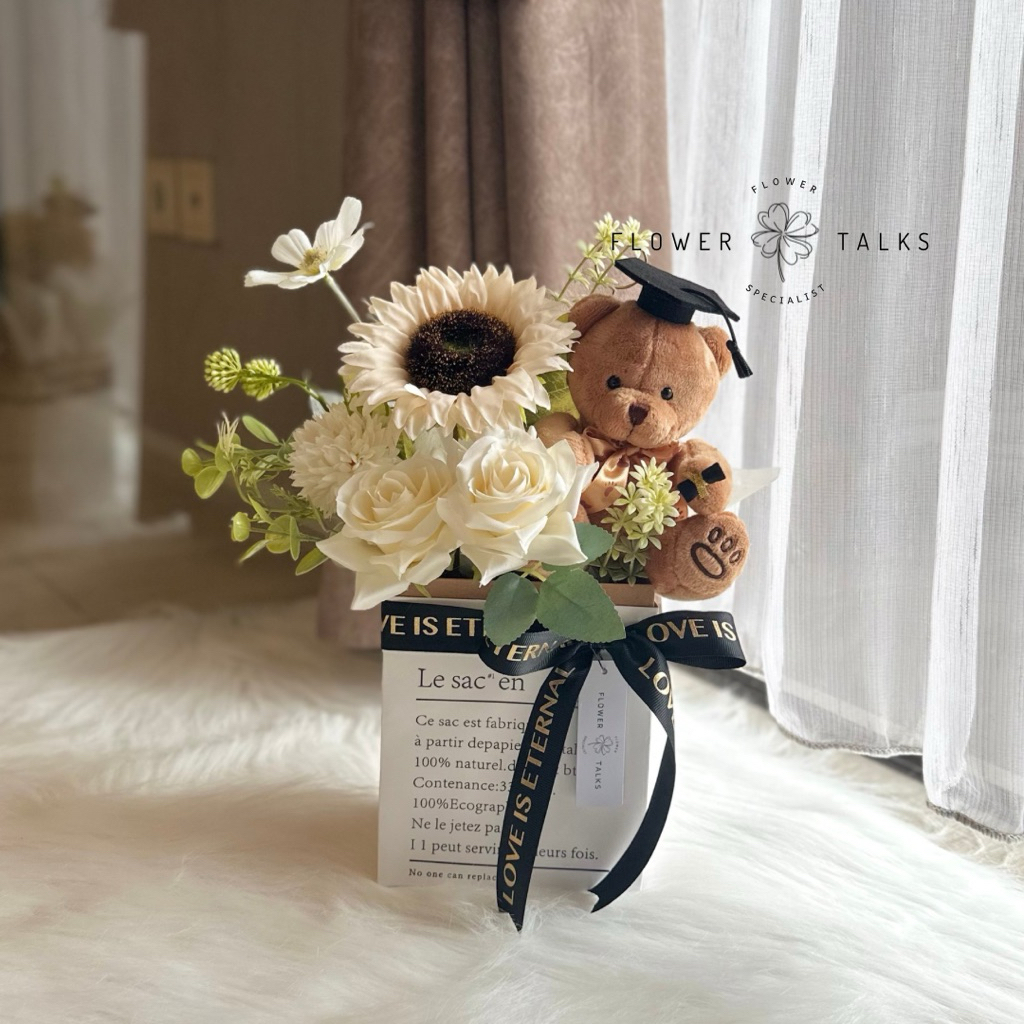 FLOWER TALKS - FLOWER BOX GRADUATION / BLOOM BOX BONEKA WISUDA