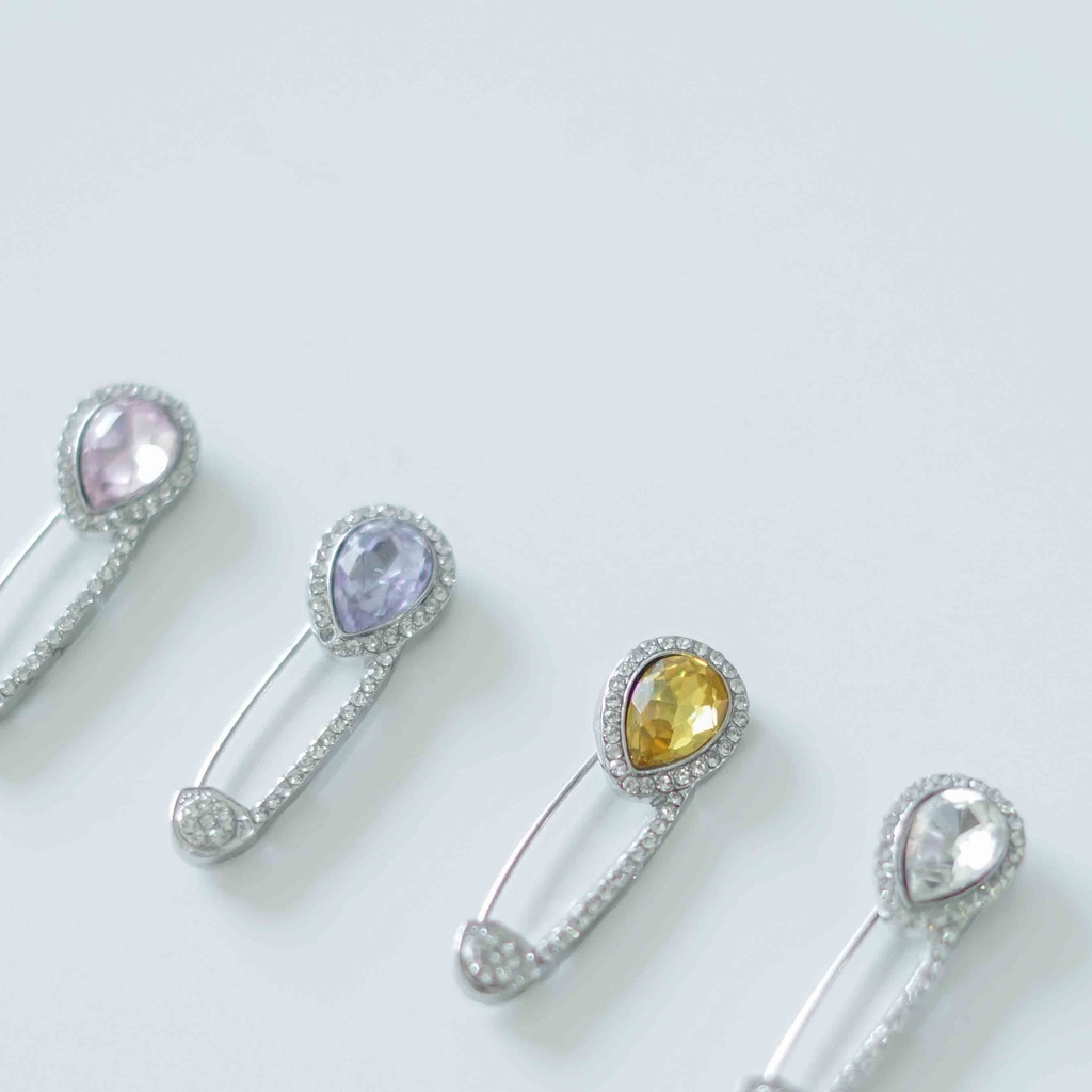 Crystal Pin Brooch DEFECT By Restu Anggraini (Peniti Dagu)