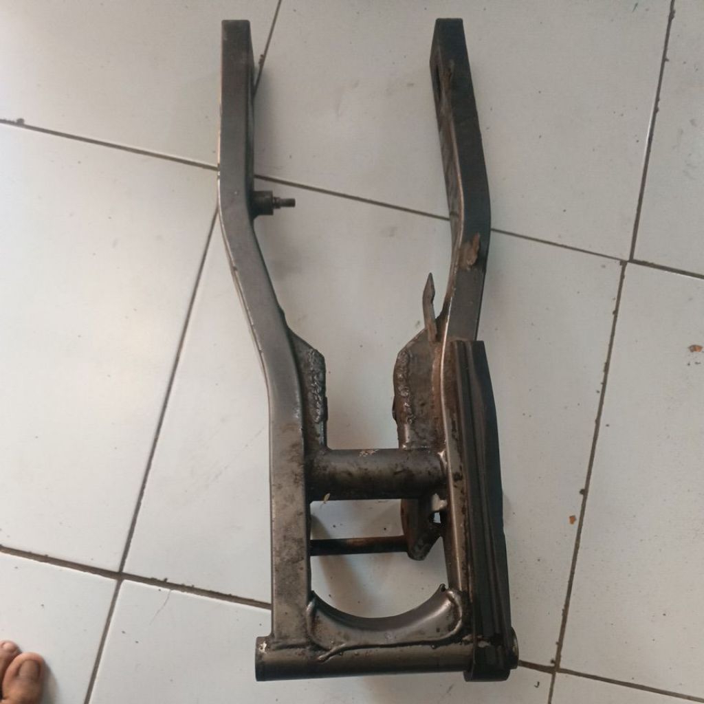 SWING ARM LENGAN AYUN SUZUKI SATRIA LUMBA 2TAK 5 SPEED RGV TROMOL ORIGINAL