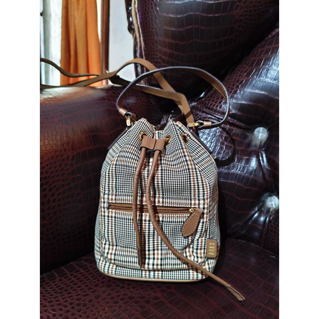 Bucket serut brand DAKS