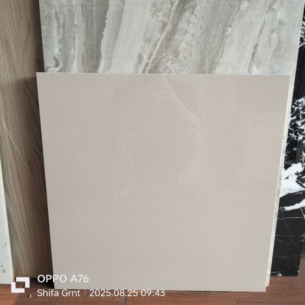 Granit lantai 60x60.Cream polos/Charissa Granit