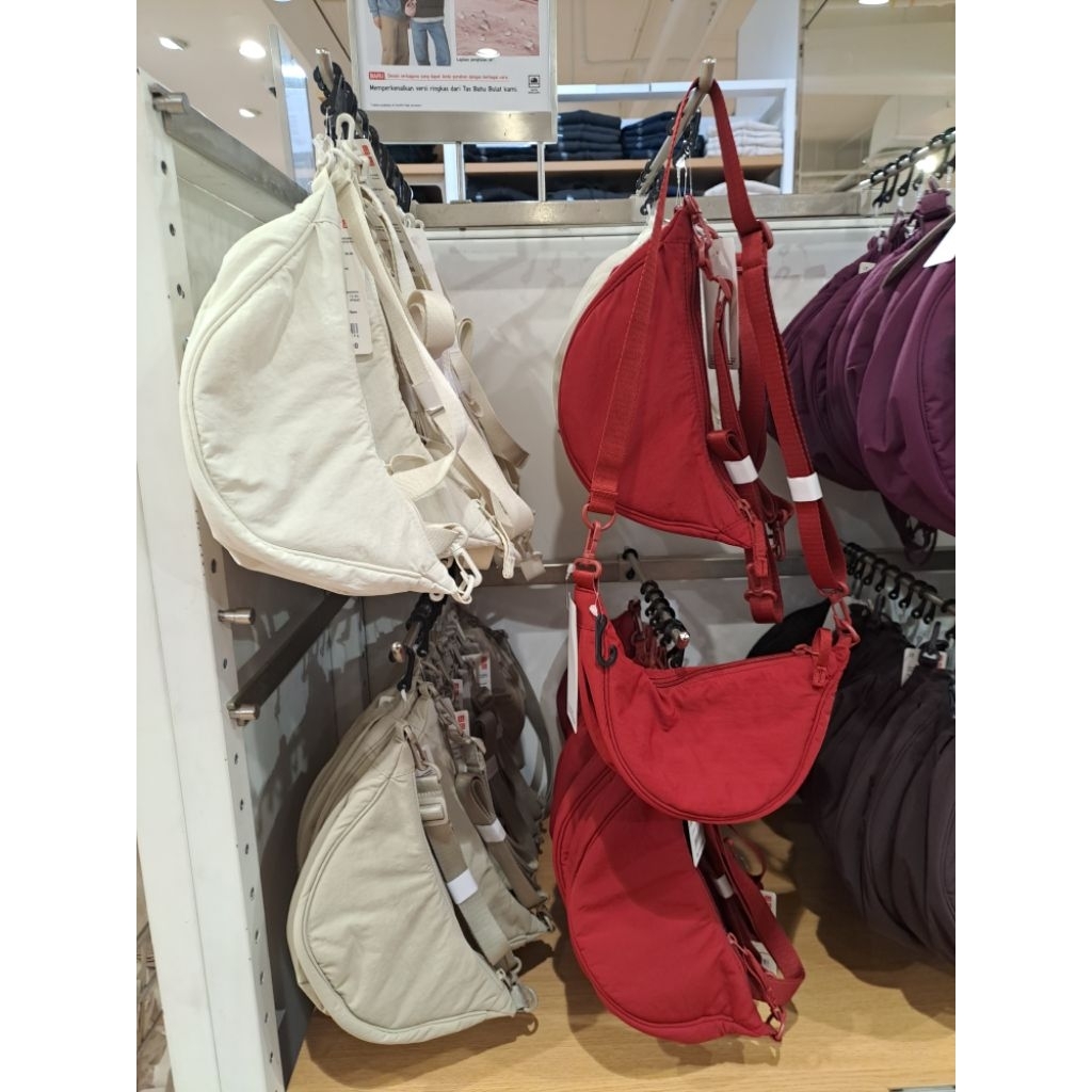 tas selempang uniqlo 100% original