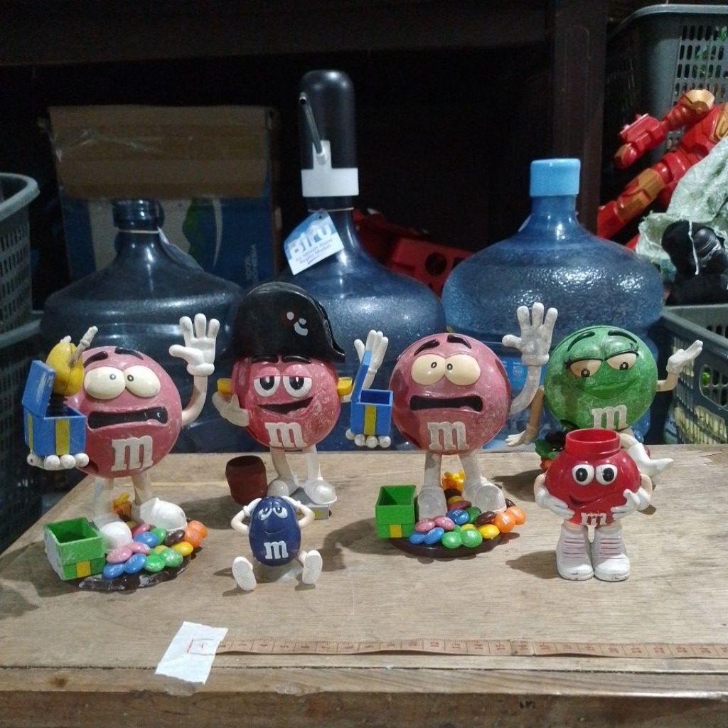 (Character A) Figure MnM original