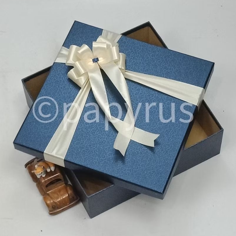 

PAPYRUS 30x30 Tinggi 8cm Kotak Kado Gift Box Hardbox Hampers Hadiah V2