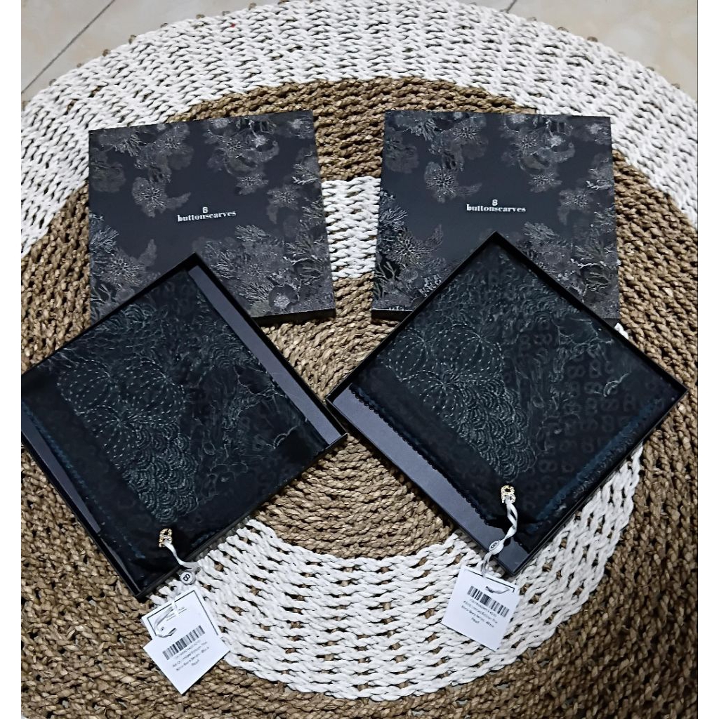 Buttonscarves Bora Bora black.