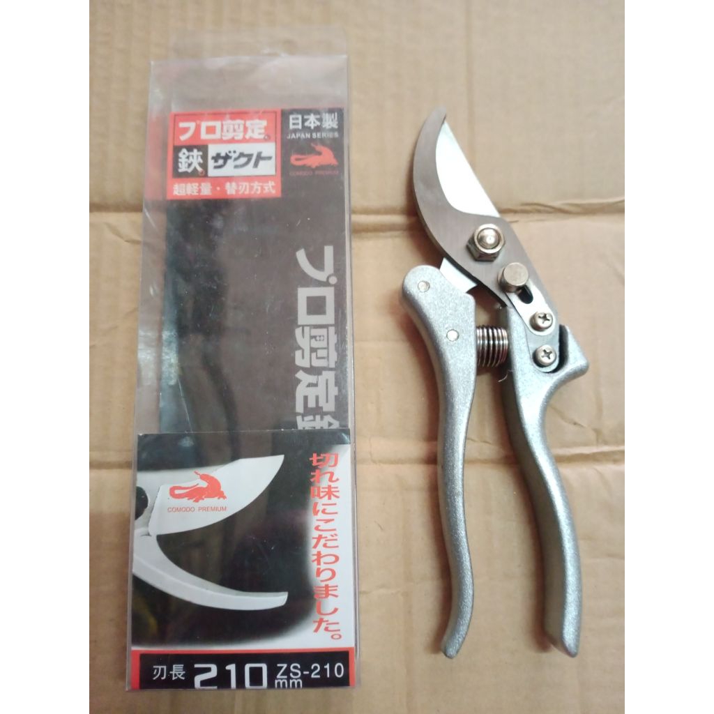 

Gunting bunga 8" merek comodo