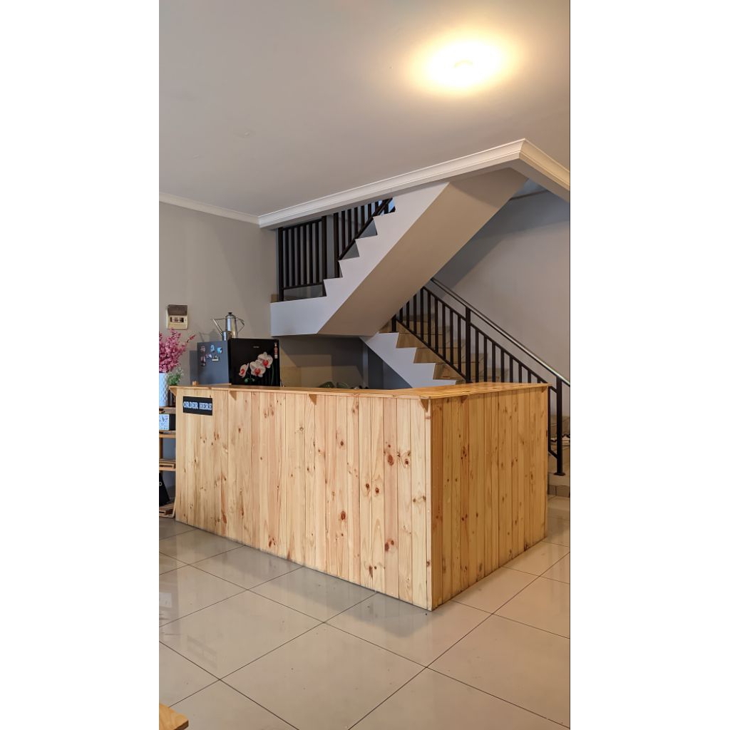 Paket Lengkap Meja Bar + 6 Set Meja Kursi Cafe – Bekas Kondisi Mulus