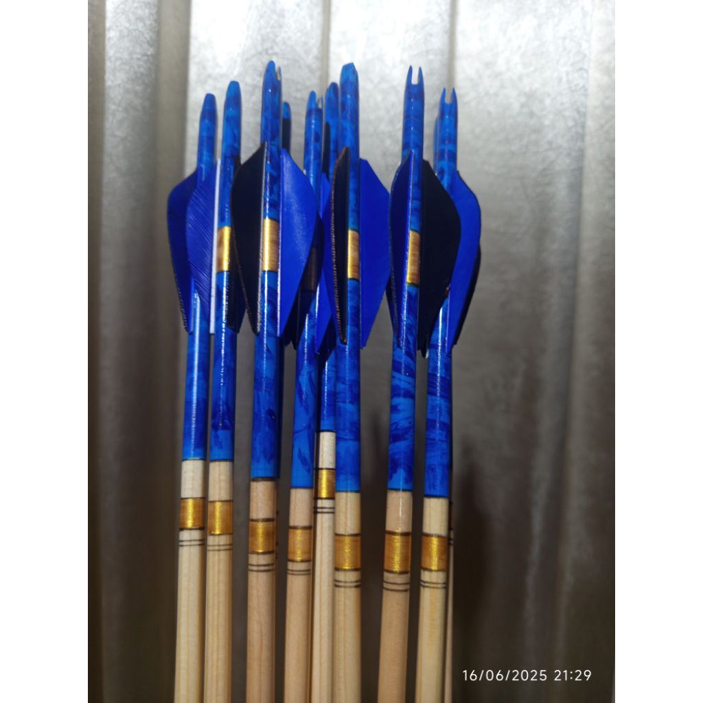 anak panah kayu dan bambu