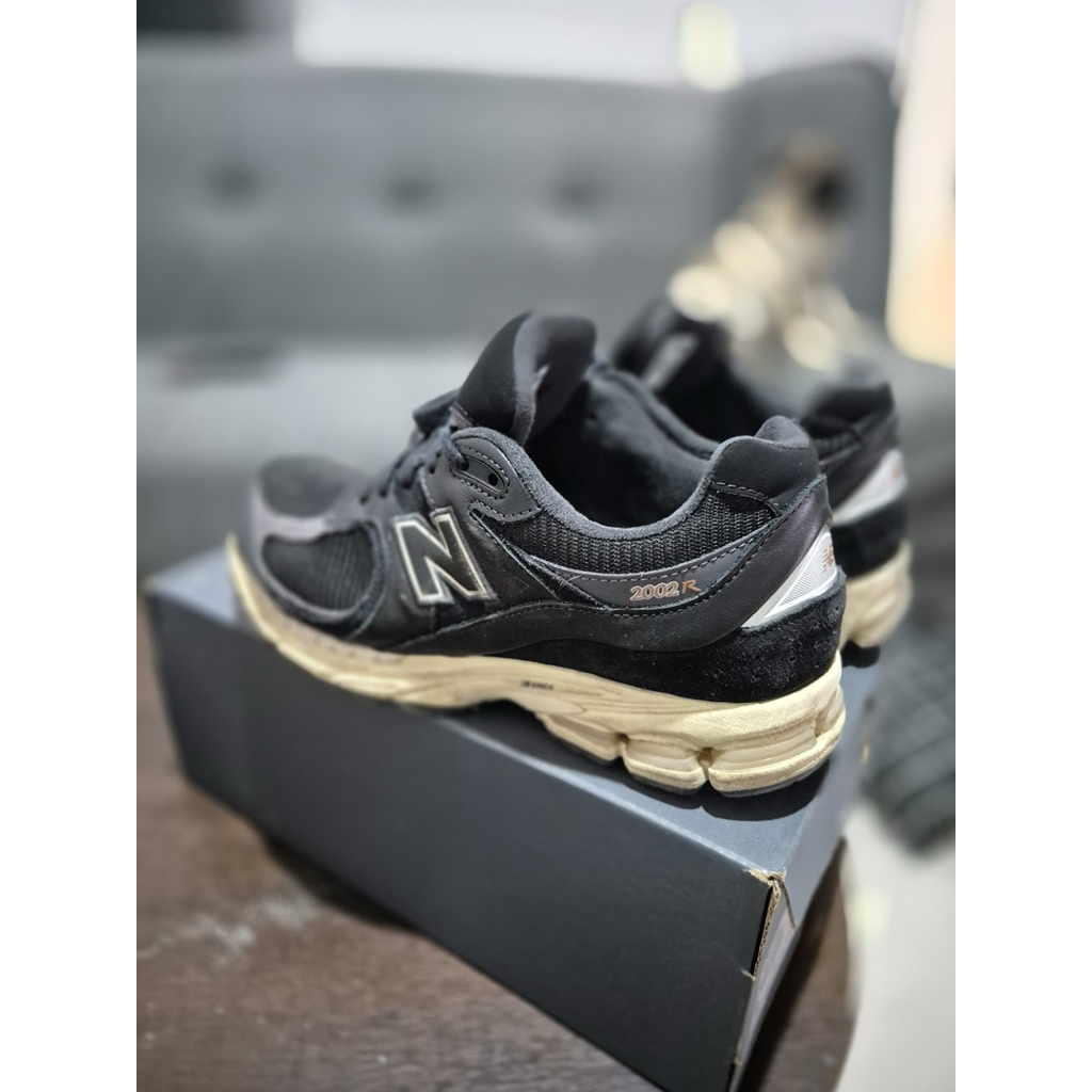 new balance 2002r second