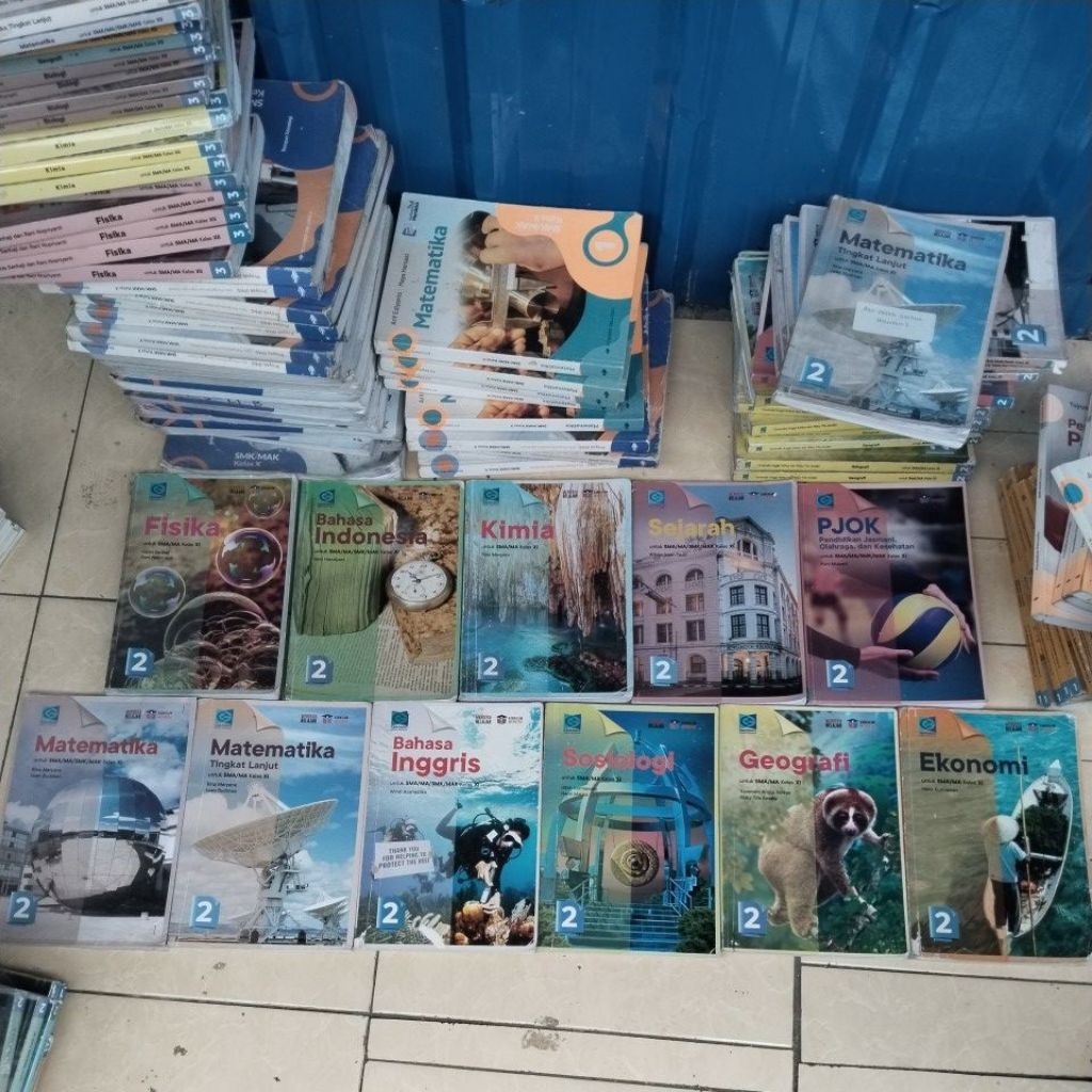 BUKU PAKET SMA KELAS 2 / XI 11 KURIKULUM MERDEKA GRAFINDO - Kimia Bahasa Inggris Matematika Ekonomi 
