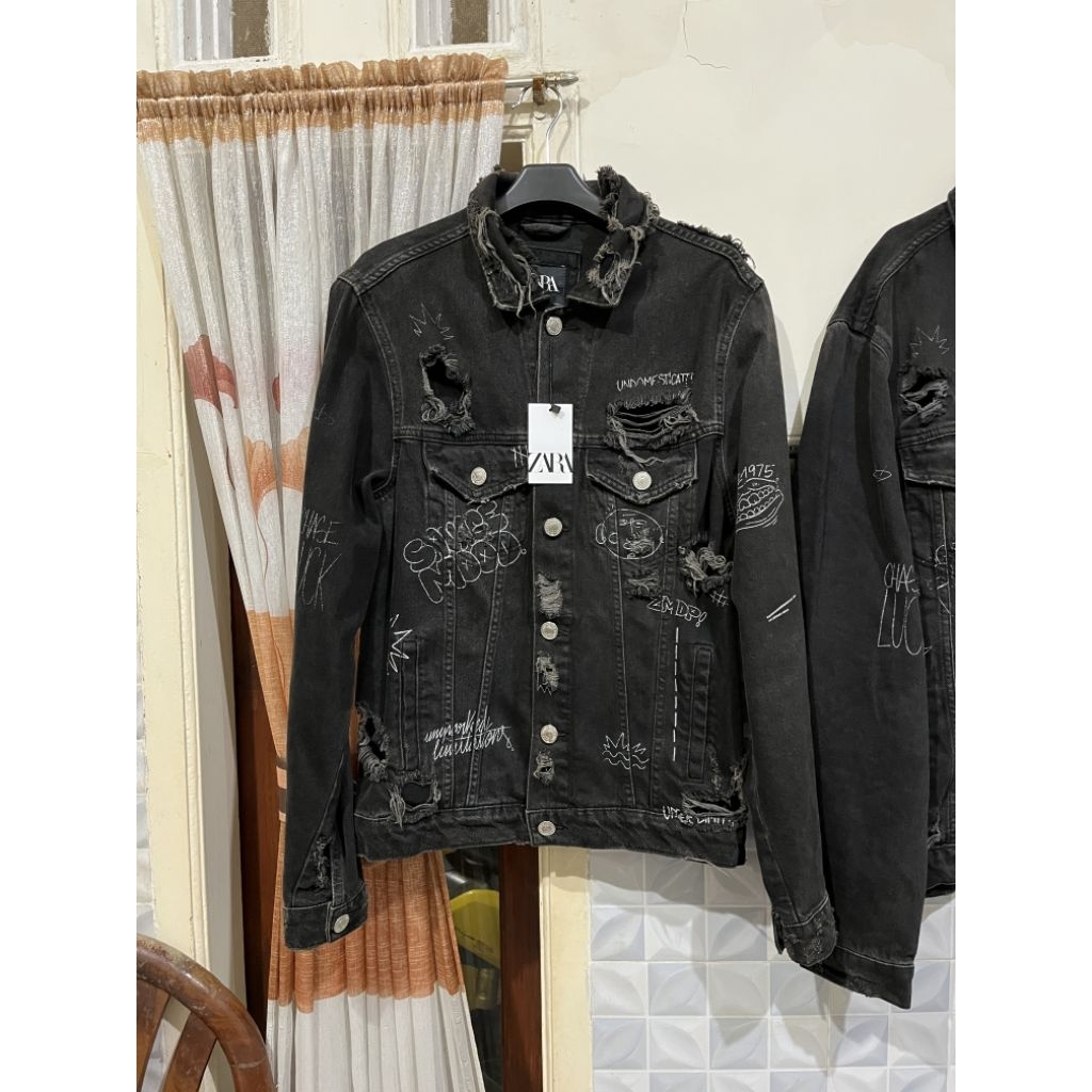 Zara Man Jacket denim Distressed Graffiti Black mirip yg dipake Bimopd Pickypicks
