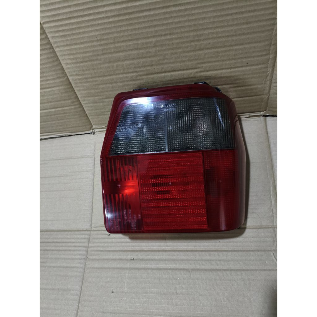 lampu belakang/stoplamp fiat uno kanan ori