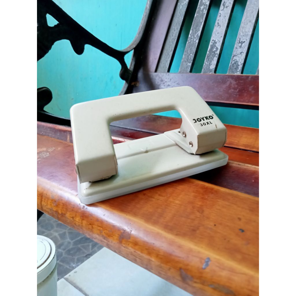 

Preloved Perforator Pembolong Kertas Joyko 30 XL