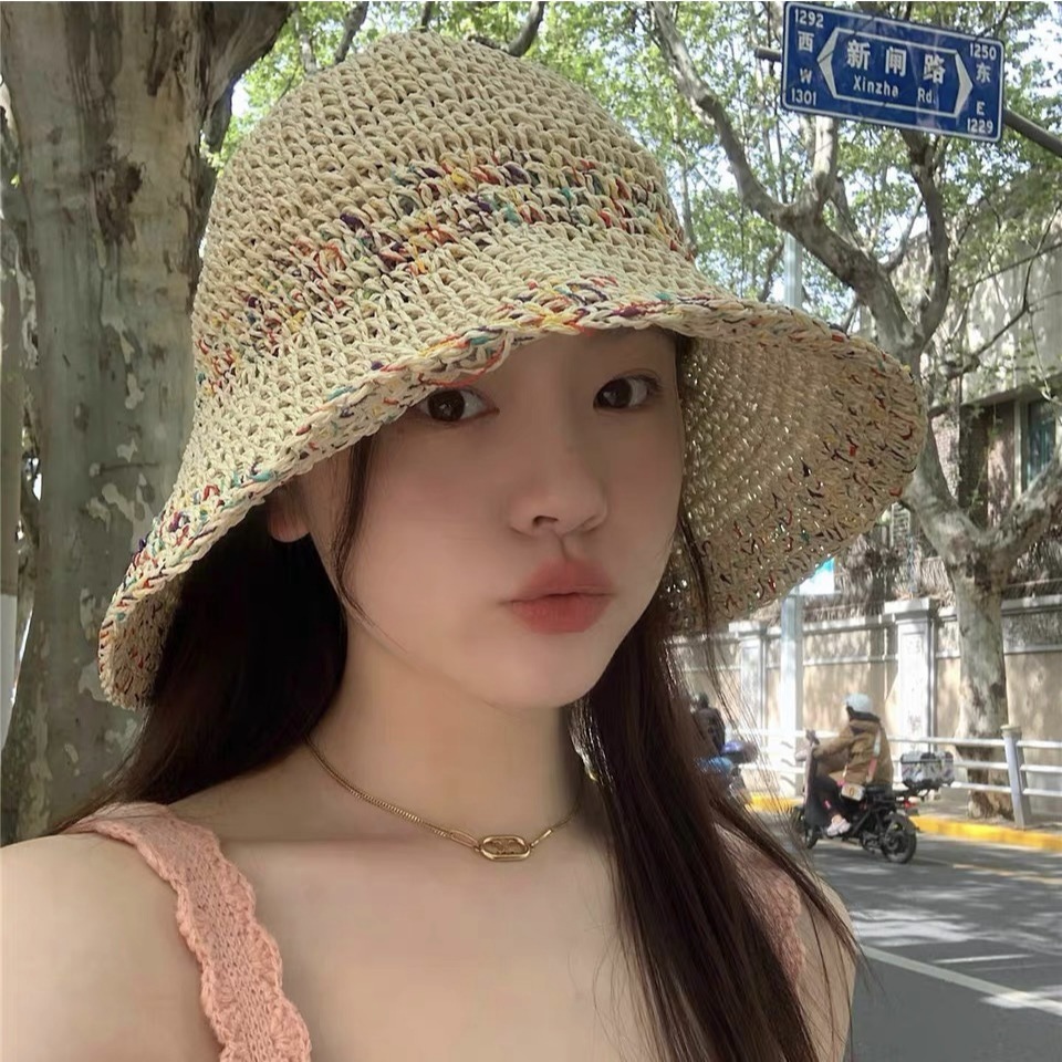 Topi Pantai Kupluk Wanita dari Jerami dengan Pita Elegan dan Gaya Stylish Hitam.