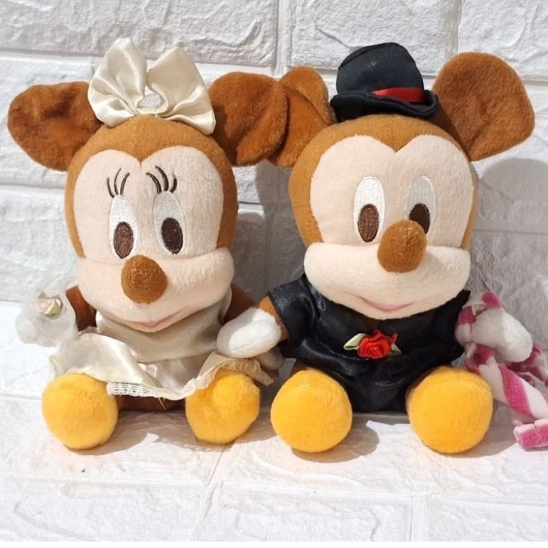 boneka sepasang couple wedding miki mini tikus mickey minnie mouse boneka sovenir nikah wedding kara