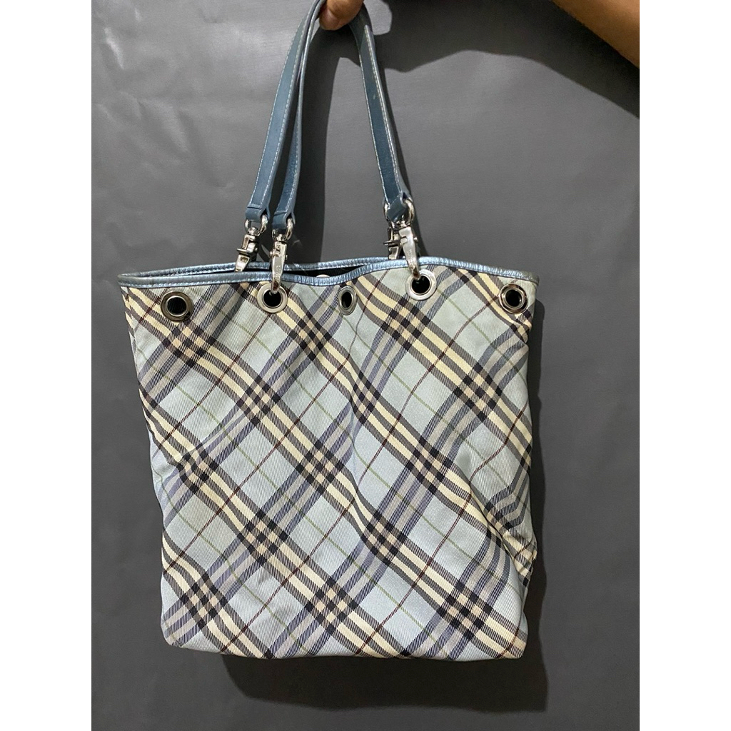 Tas Burberry Blue Label Authentic bisa dipakai bolak balik