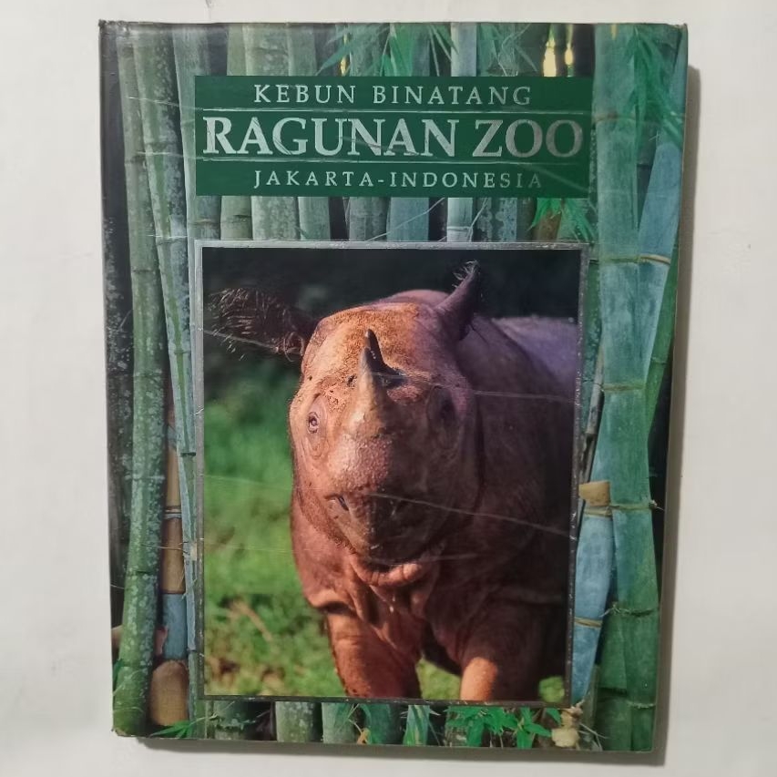 Buku Kebun Binatang Ragunan Zoo - Jakarta Indonesia