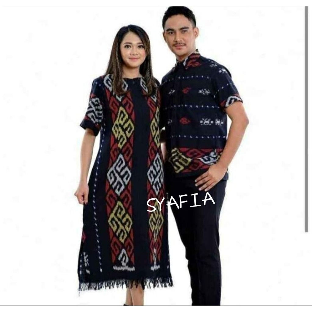 COUPLE DRES TENUN TORAJA