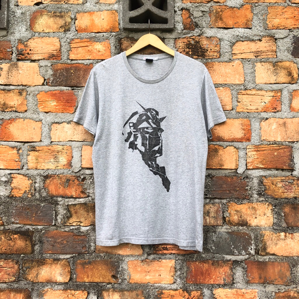 Uniqlo Tshirt x Gundam VD14