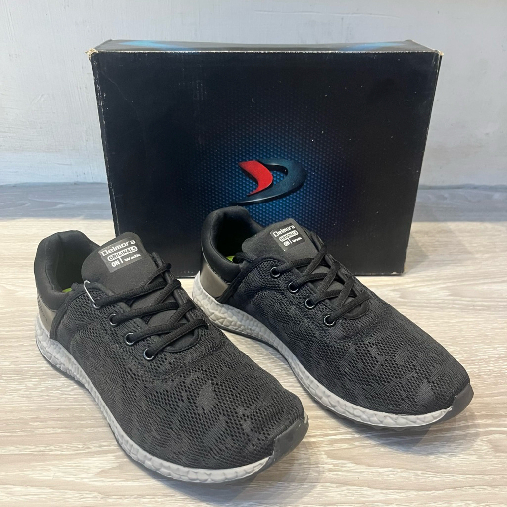 Delmora - Sepatu Running / Sepatu Olahraga | Synergy - Hitam