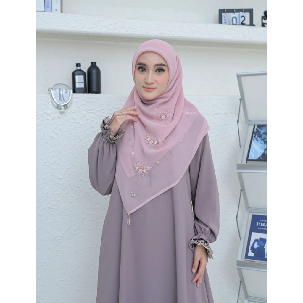 HIJAB SEGIEMPAT SULAM PITA / Handmade material PARIS JEPANG PREMIUM