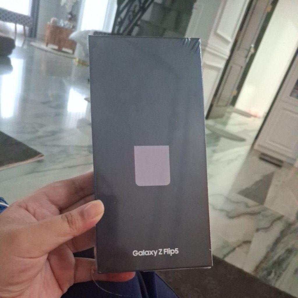 Samsung Galaxy Z Flip 5 5G 256 GB [Baru]