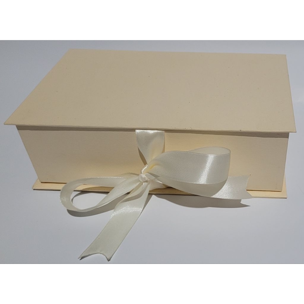 

kotak kado / box kado / box hampers / box ulang tahun /gift box/ uk 25×15×7,5cm