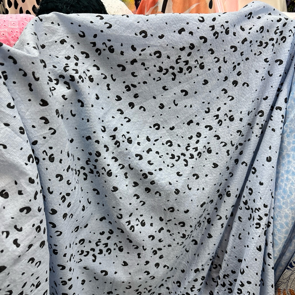 Kain Katun Motif Totol Macan Kecil Premium – Katun Paris Crinkle Ori Cocok untuk Gamis, Dress, Atasa