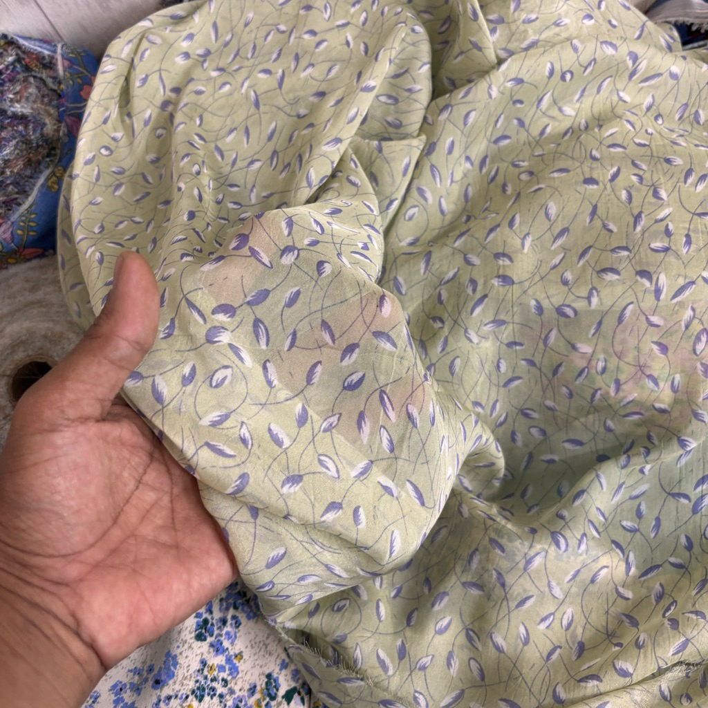 Kain Sifon Sutra Silk Motif Daun Ungu – Lembut & Jatuh lq