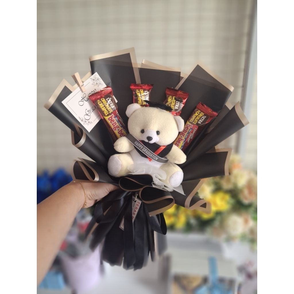 

BUKET BONEKA WISUDA/ BUKET SNACK/ GIFT BUCKET GRADUATION/ BUKET ULTAH/ BUKET SEMPRO