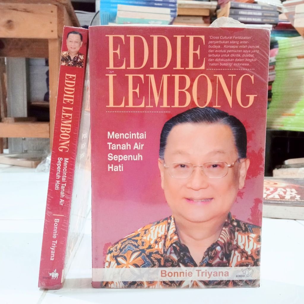 (ORIGINAL) BUKU EDDIE LEMBONG / MENCINTAI TANAH AIR SEPENUH HATI