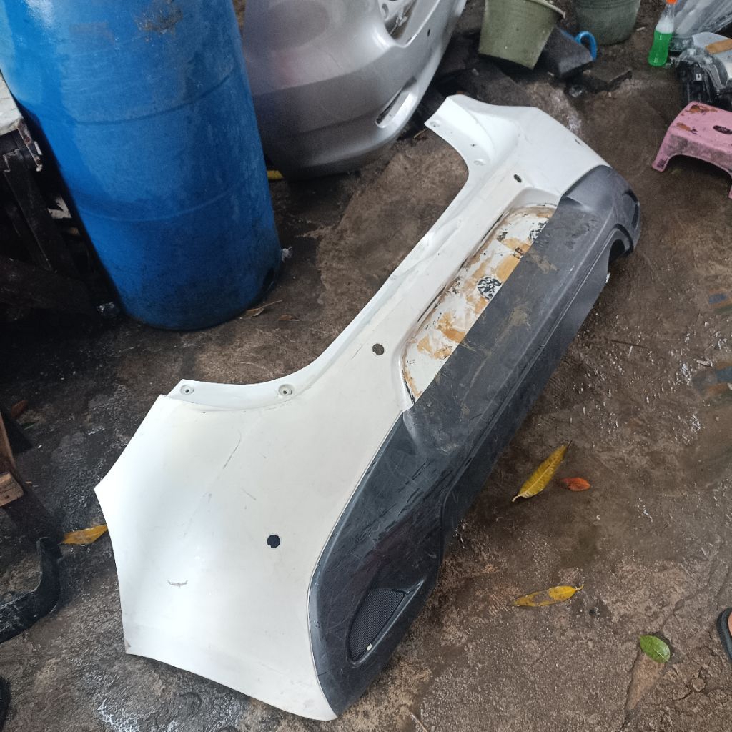 bumper belakang mazda 2 old