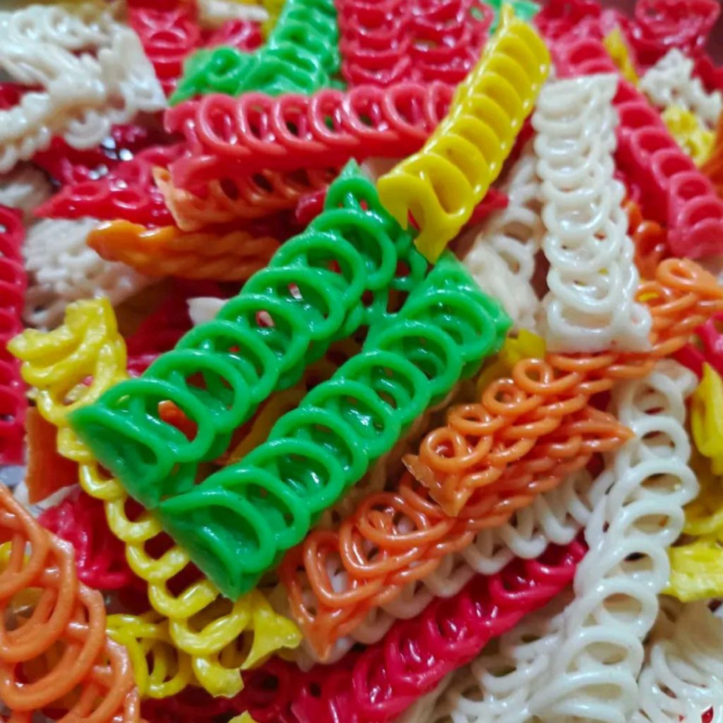 

Kerupuk Kepang/ Kerupuk Seblak Mentah Cap Kura-Kura Produk Sidoarjo 1kg