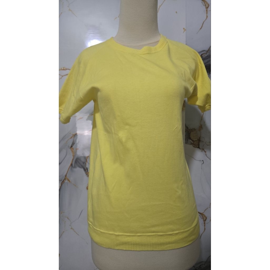 Kaos Polos Kuning Cerah