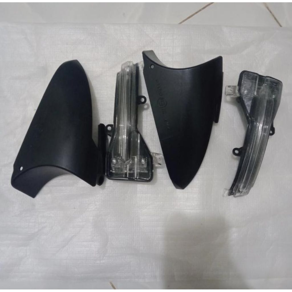 Lampu Sein Spion Cover Bawah Avanza Xenia Rush Terios  2019 2020 2021 up ORi -1set
