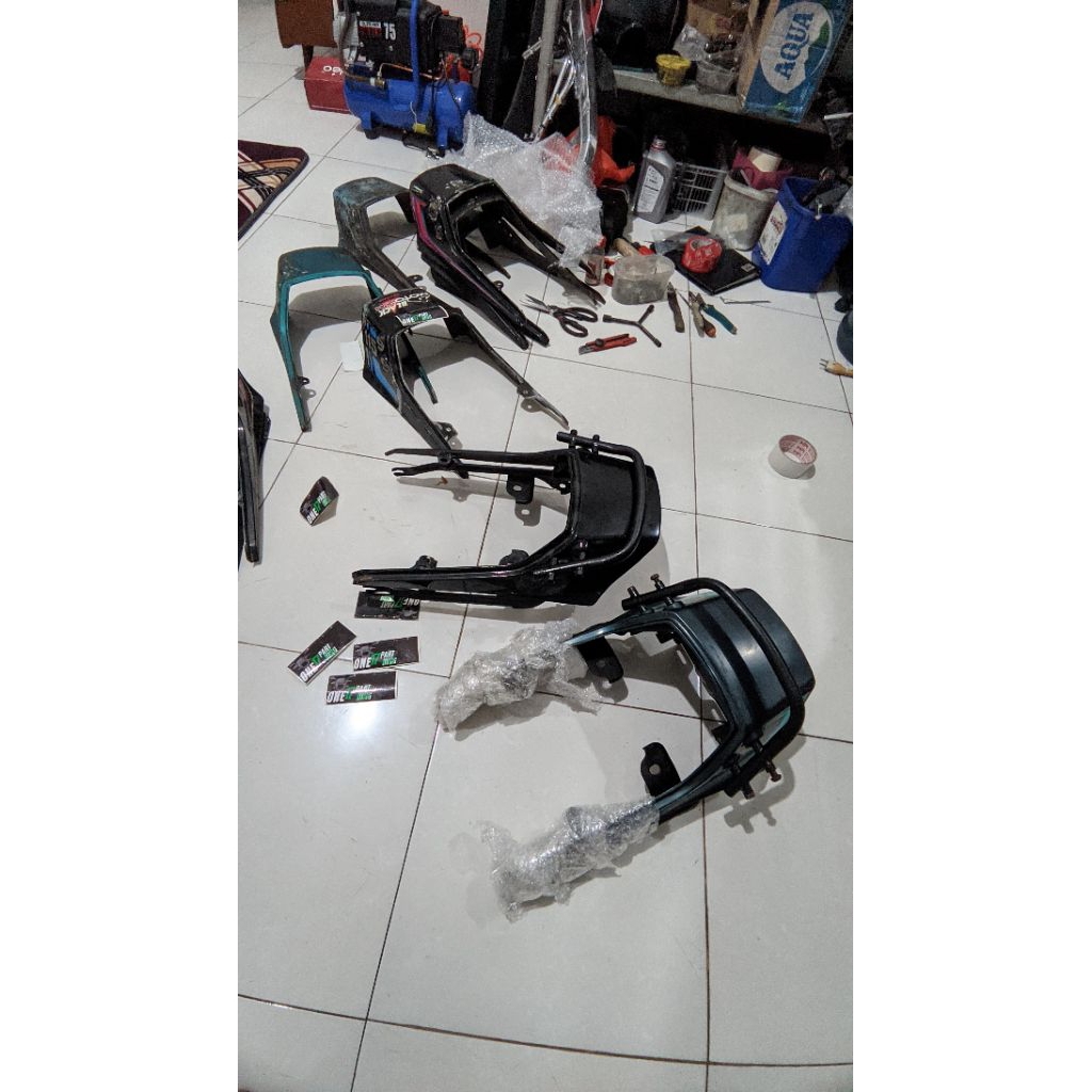TEPONG BODY BELAKANG RX SPESIAL SET BEHEL DAN DUDUKAN STOPLAM NOPOL ORIGINAL