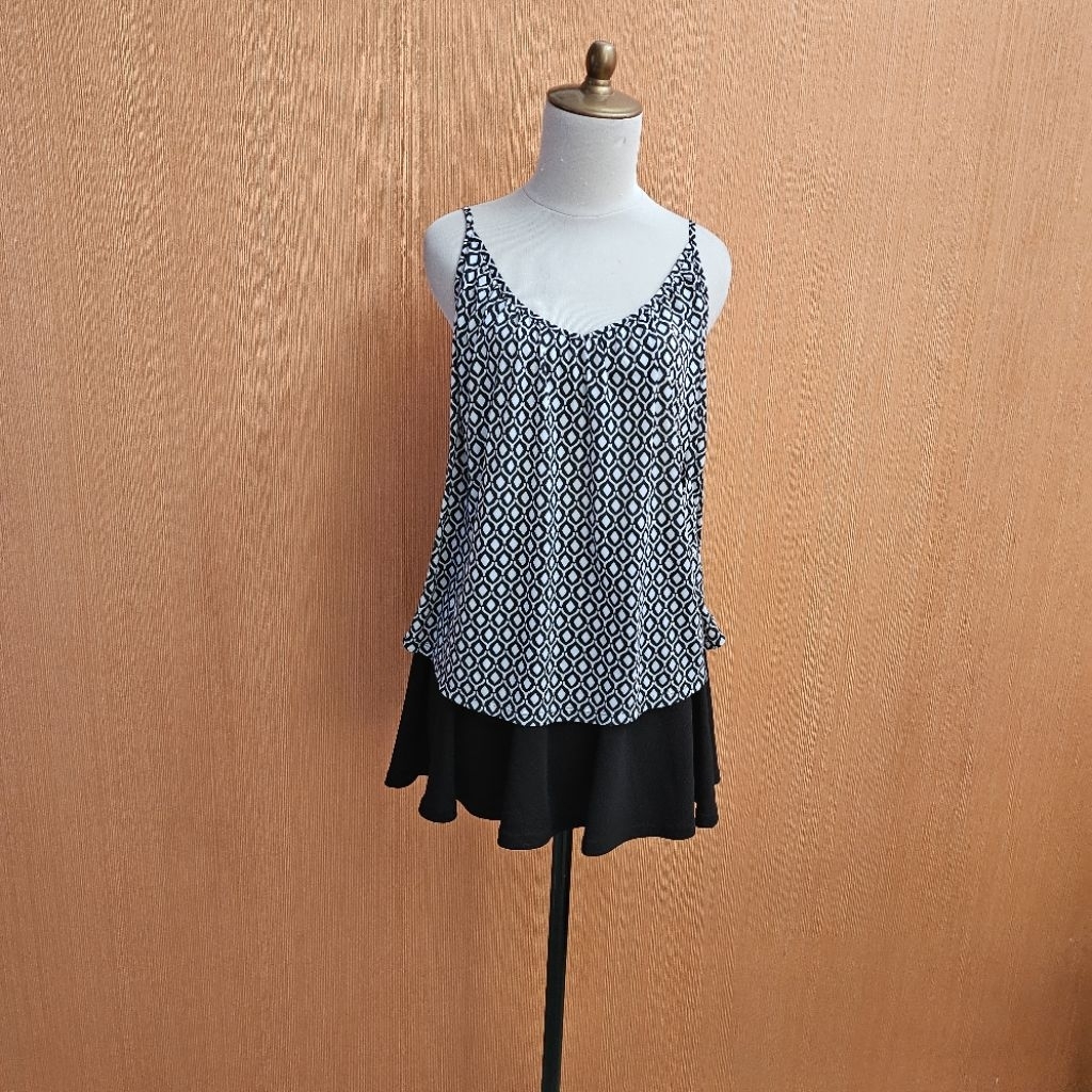 atasan tank top wanita putih motif hitam H&M cewek L cute blouse santai