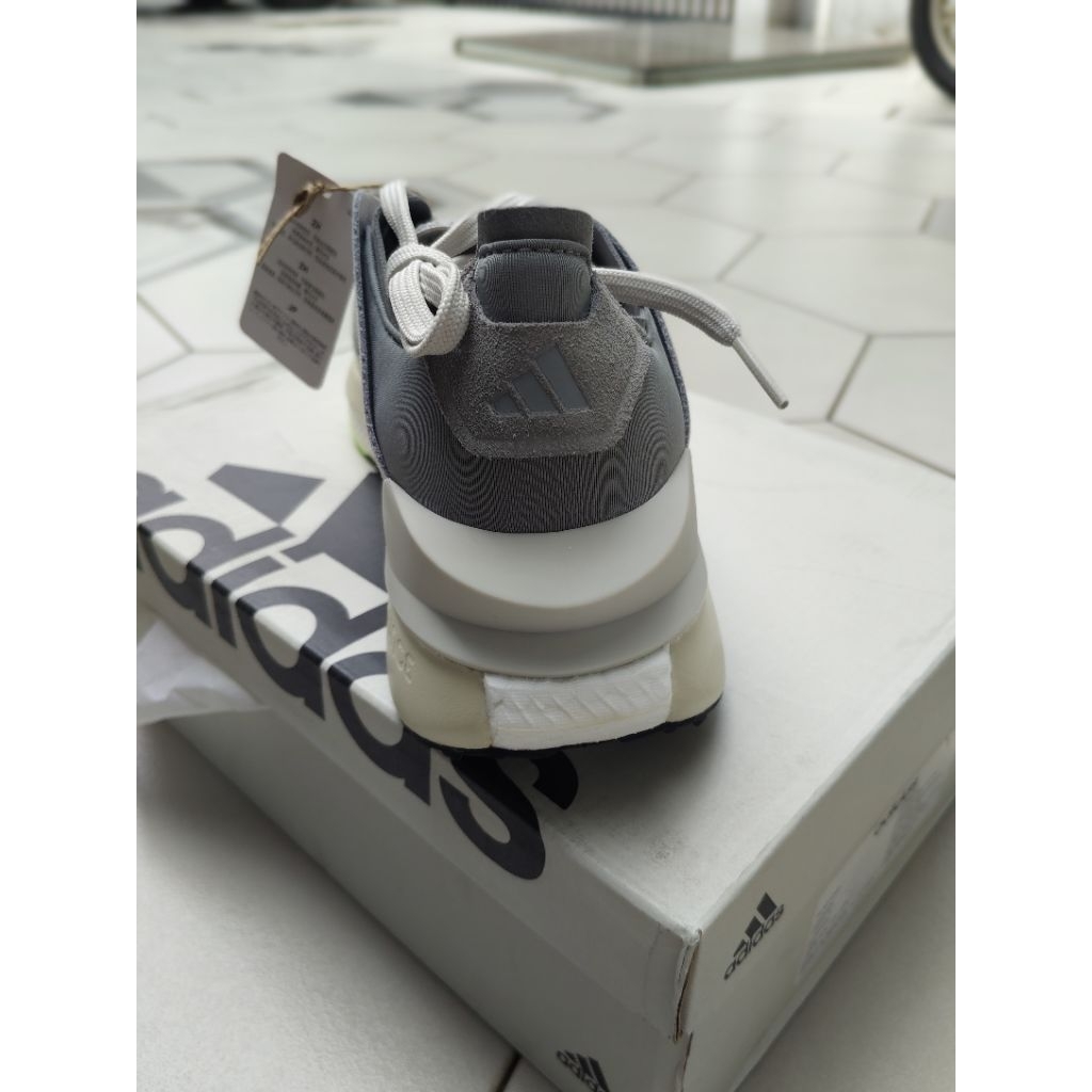 Adidas Avryn